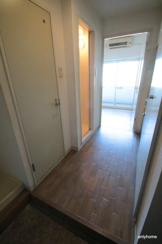 ラレジダンスド江坂　仲介手数料無料の玄関