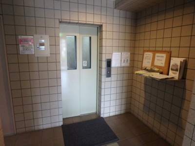 【その他共用部分】 | コンフォール甲子園口 | 荷物の多い買い物帰りもラクラクのエレベータ付き