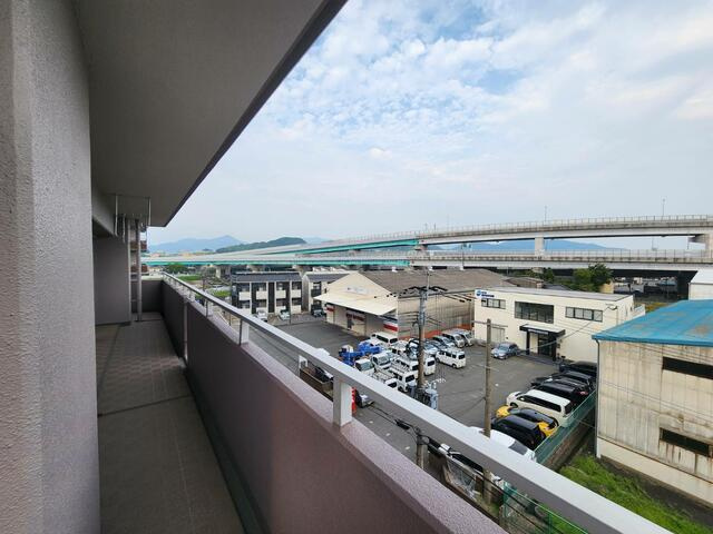 【バルコニー】 | シティライフ空港南Ⅱ | お洗濯にも便利なバルコニー付き