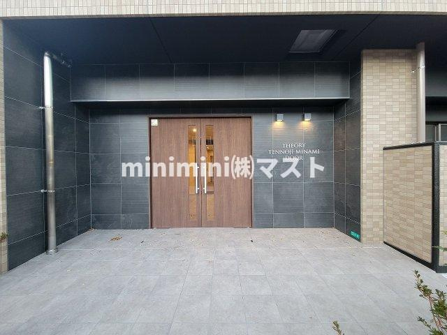 セオリー天王寺南DOORのエントランス