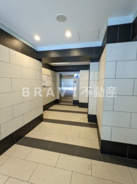 エスリード大阪城クローグ BRAVI不動産のロビー|【エスリード大阪城クローグ】防犯カメラ付きのロビー