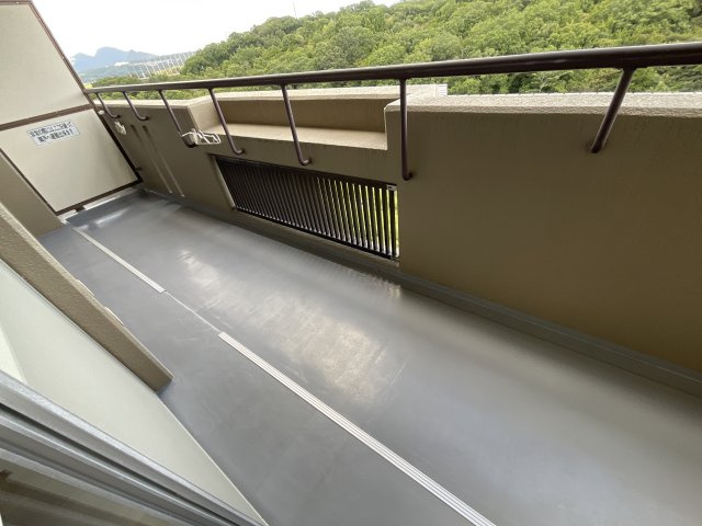 【バルコニー】 | クレストコートあかしあ | 広々としたバルコニーです