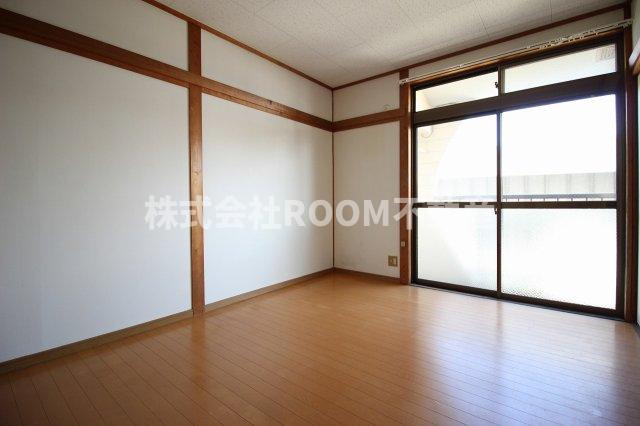 ガーデンR2の居間・リビング|ゆったりとした居間です