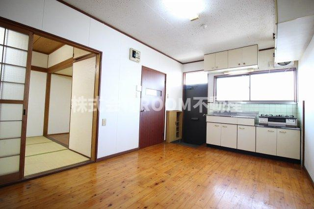 ガーデンR2の居間・リビング|居間です