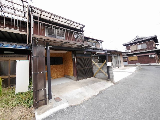 小野市下来住町貸家の外観