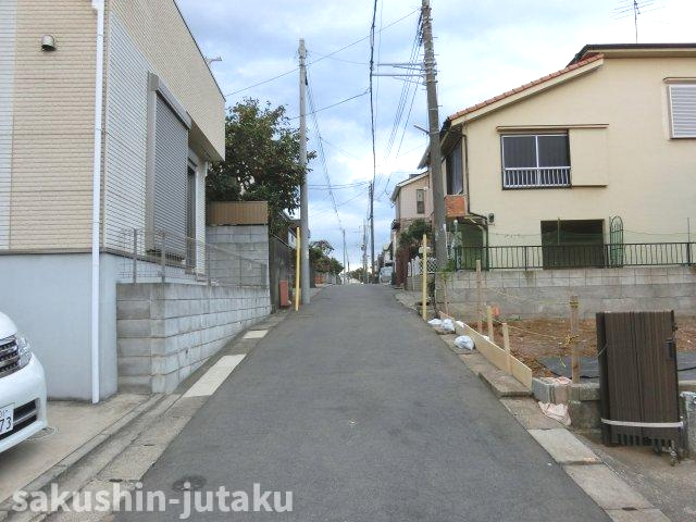 八千代台北１２丁目　売地の前面道路含む現地写真|北西側４ｍ私道　間口約7.4ｍ