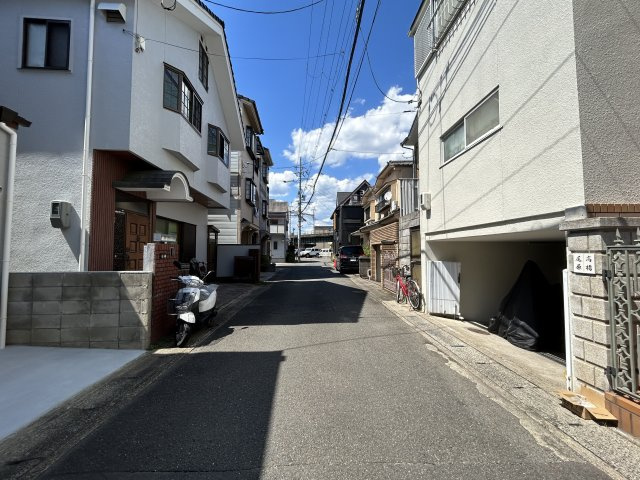 上桂前田町の前面道路含む現地写真