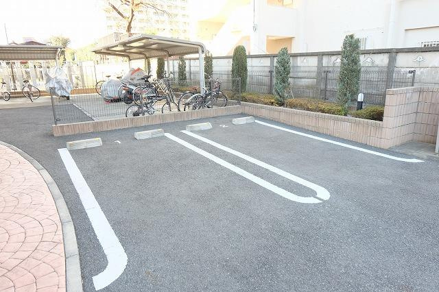 サンクレストの駐車場