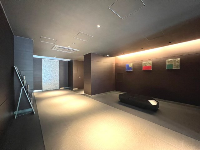 パークアクシス本町のロビー