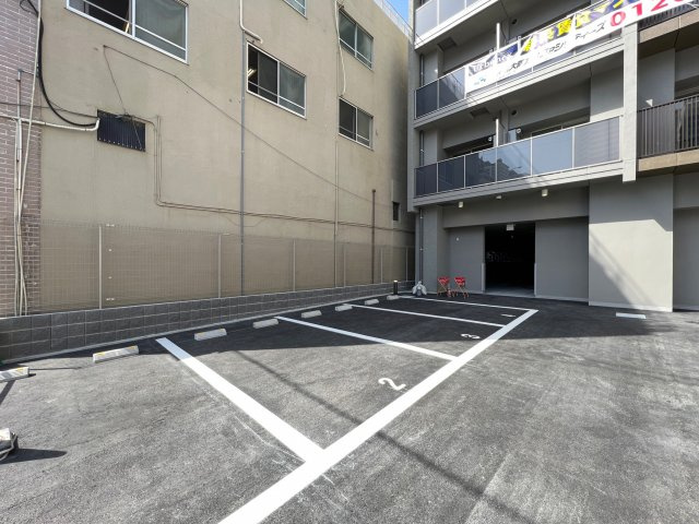アーバネックス難波WESTの駐車場