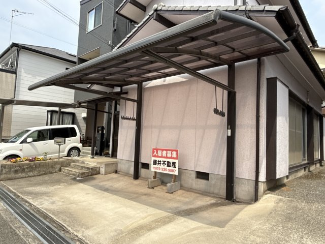有田　今在家一戸建の駐車場