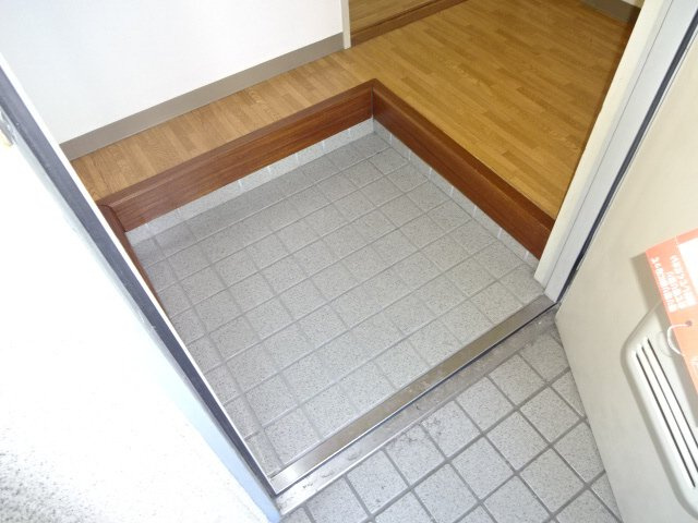 大西マンションの玄関