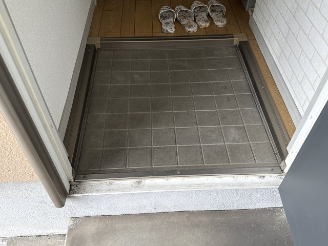 サンライフ雅の玄関