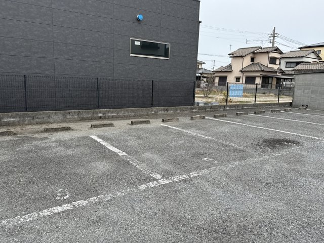 サンライフ雅の駐車場