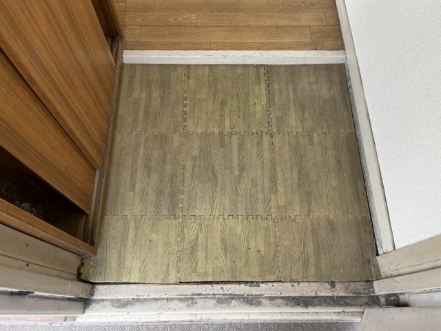 飾磨サンハイツの玄関