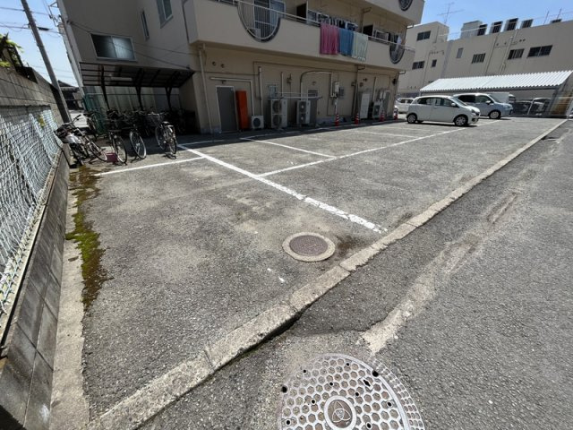 飾磨サンハイツの駐車場