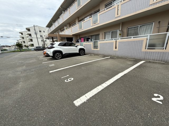 メゾンⅠの駐車場