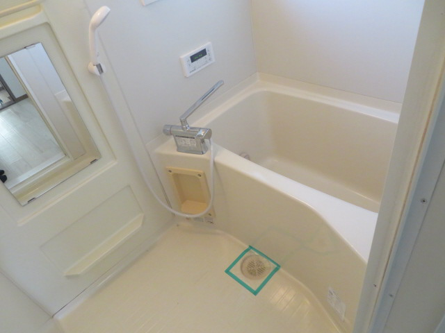 メゾンソレイユⅡの浴室