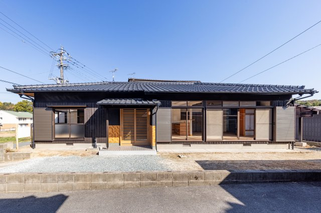 荒木町藤田戸建の外観|平屋建て住宅♪　玄関ドア新規取替え☆