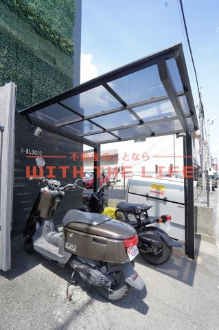 R-BLDG02【キャッシュバック対象物件】の駐車場|車をお持ちの方に嬉しい駐車場付きの物件です