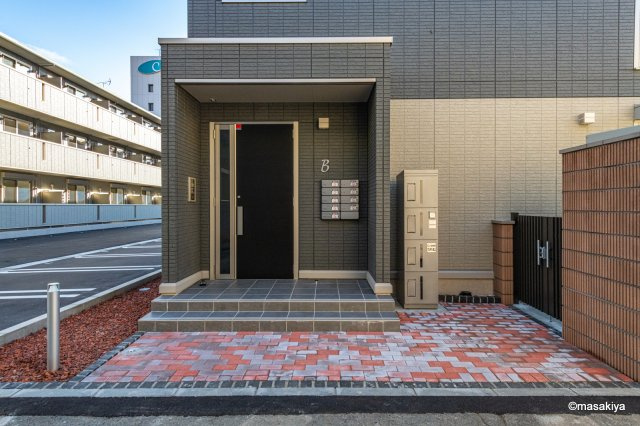 リヴェール中御所　Bのエントランス