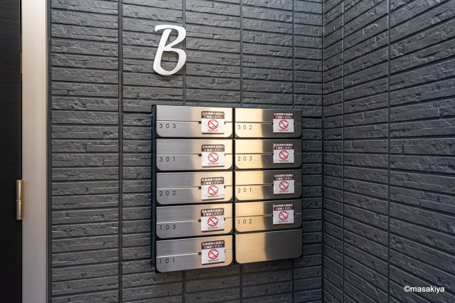 リヴェール中御所　Bのエントランス