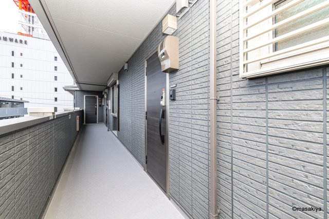 リヴェール中御所　Bのエントランス