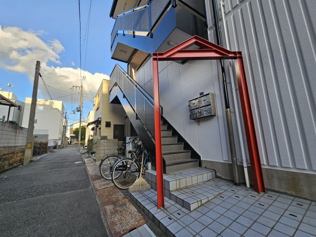 御影岡本ビルのエントランス