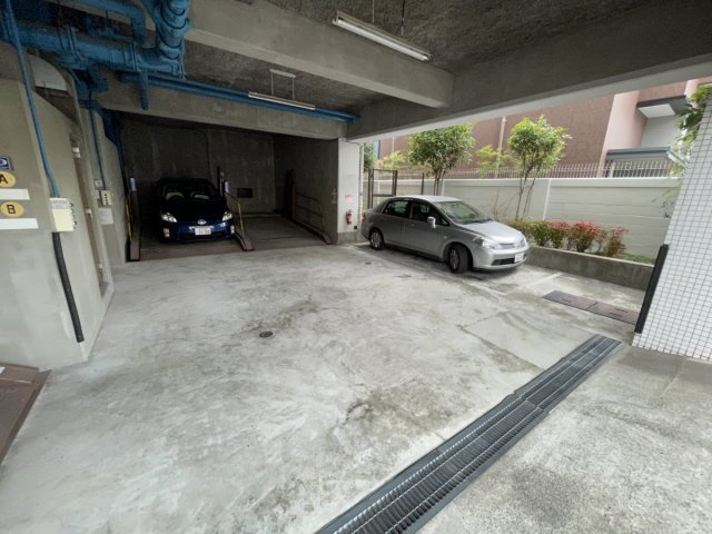 ホーユウコンフォルト芦屋の駐車場