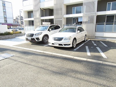 フェスティーボ茨木の駐車場