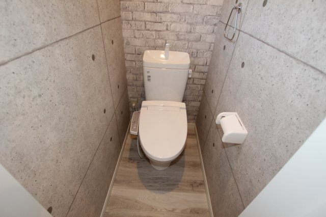 【トイレ】 | ヴァン・ヴェール三和 | トイレも気になるポイント
ヴァン・ヴェール三和206号室　2020年6月16日撮影
