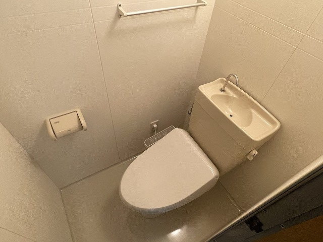 【トイレ】 | アートプラザ124 | 落ち着いたトイレです（同物件別室写真です）