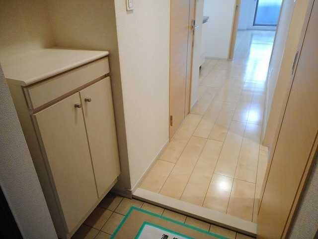 アベニール国立の玄関