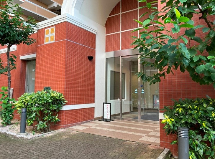 レジアスフォート新浦安C棟のエントランス