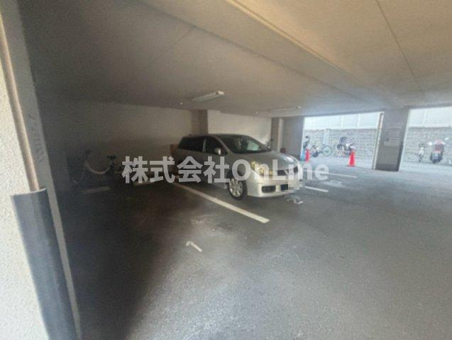 ドゥヴァンルパルク川村の駐車場