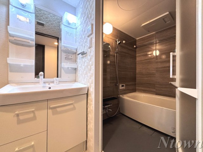 【洗面所】 | S-RESIDENCE茶屋ヶ坂East | 明るい洗面所です