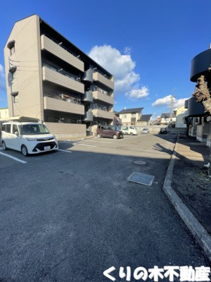 【駐車場】 | MATSUMOMENT桜井 | 駐車場に車を止められます