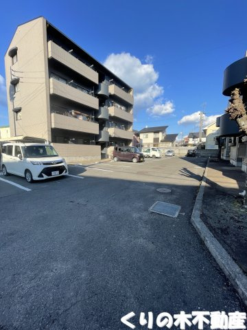 【駐車場】 | MATSUMOMENT桜井 | 駐車場に車を止められます
