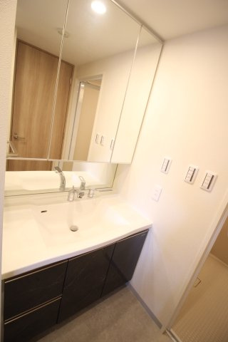 グランカーサ川崎生田の洗面所|同じ間取りの違うお部屋の写真になります。