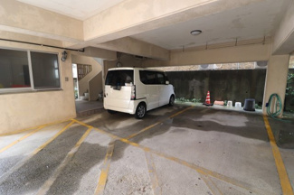 【駐車場】
