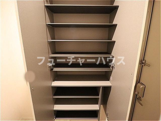 フォレスト新原の玄関