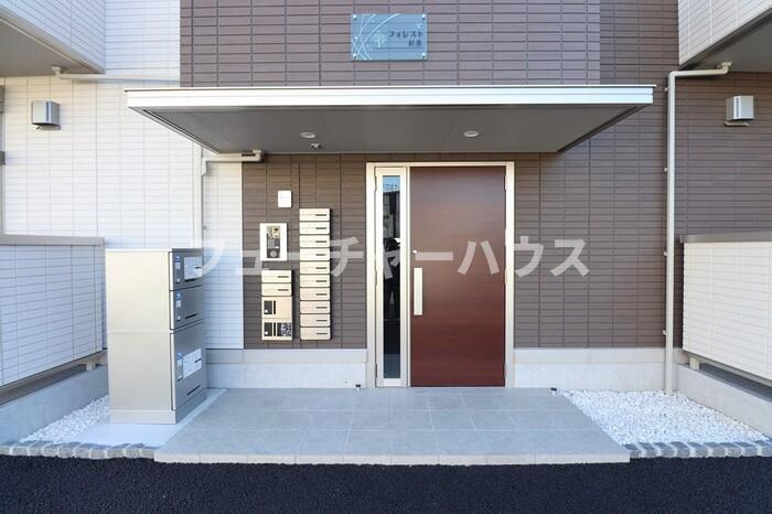 フォレスト新原のエントランス