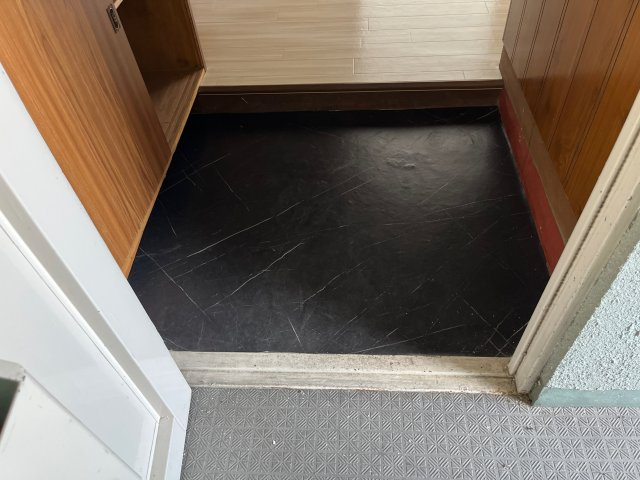 北山マンションの玄関