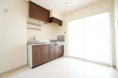 【居間・リビング】 | ヴィラモデルナB | ※同物件・反転タイプの写真です。