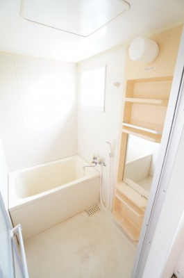 【浴室】 | ヴィラモデルナB | ※同物件・反転タイプの写真です。