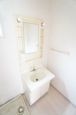 【独立洗面台】 | ヴィラモデルナB | ※同物件・反転タイプの写真です。