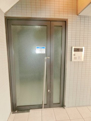 プレール・ドゥーク羽田WESTのエントランス