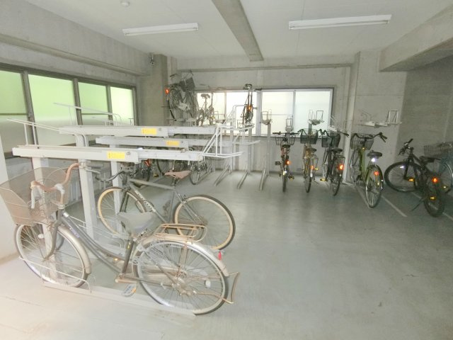 プレール・ドゥーク羽田WESTのその他共用部分|屋根付き駐輪場