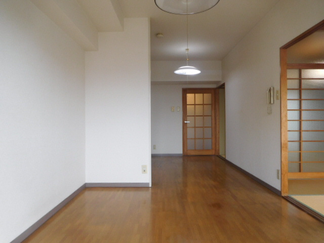 ぱすてる　めぞん　クレヨンの居間・リビング