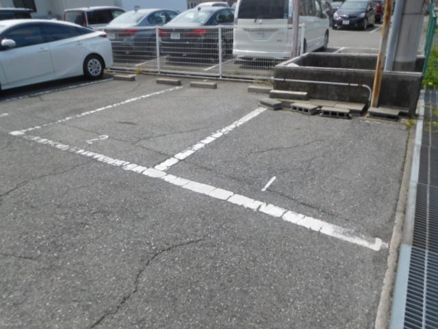 ぱすてる　めぞん　クレヨンの駐車場